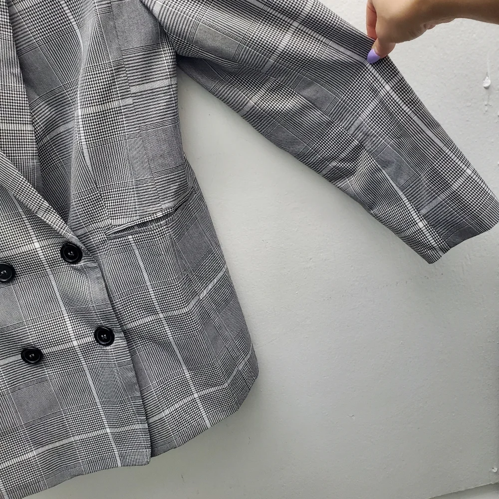 Double Breast Grid Pane Houndstooth Blazer w/ pockets! 8 - Picture 8 of 14